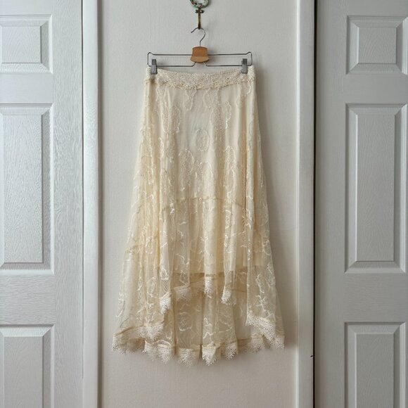 Choklate Paris Asymmetrical Lace Skirt - Picture 4 of 10